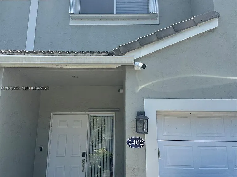 5402 Pointe Villa Dr #B — Photo 2