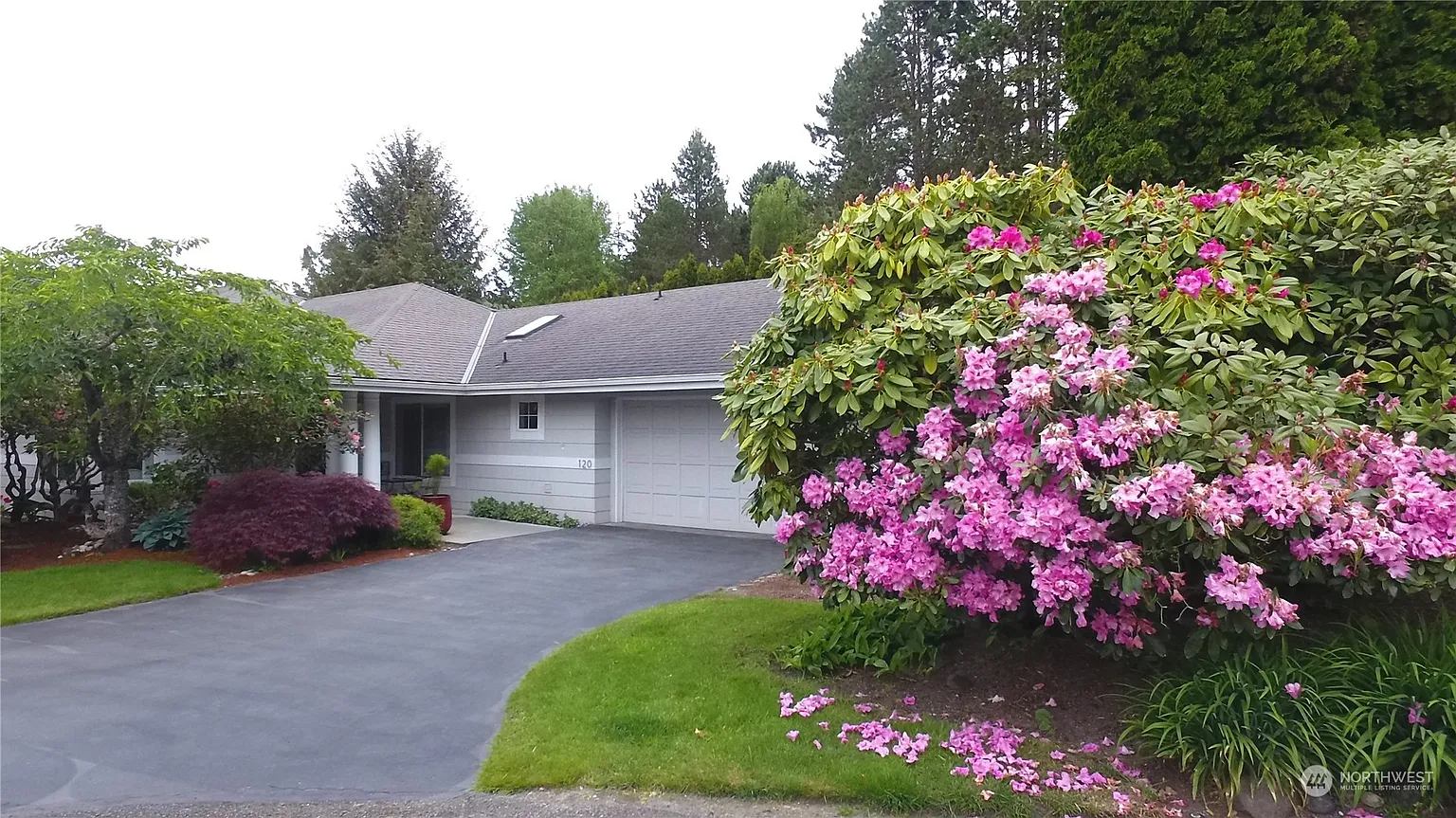 120 Mariner Place photo 1