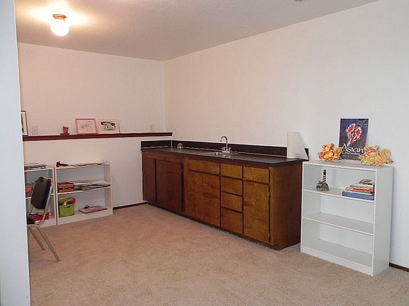 Family Room w/Wet Bar