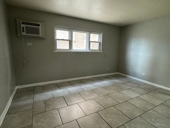 3rd image of 1306 Sibley Blvd APT 1