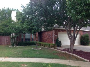 407 Hideaway Ct, Euless, TX 76039