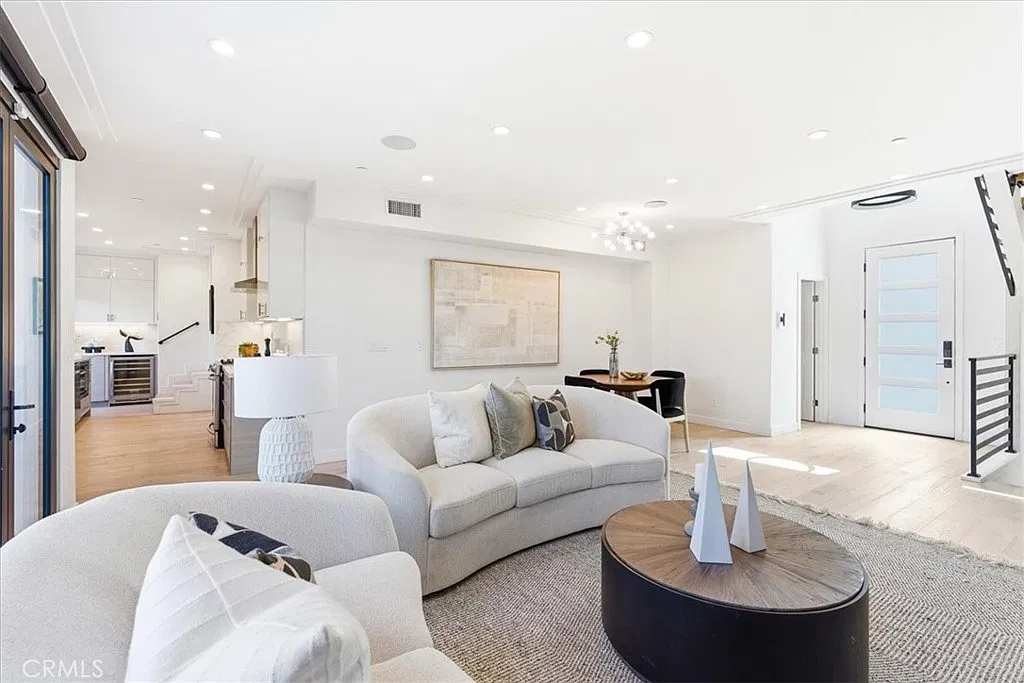 4 bed, 4.5 bath, 2946 sqft, $8,500 — Photo 3