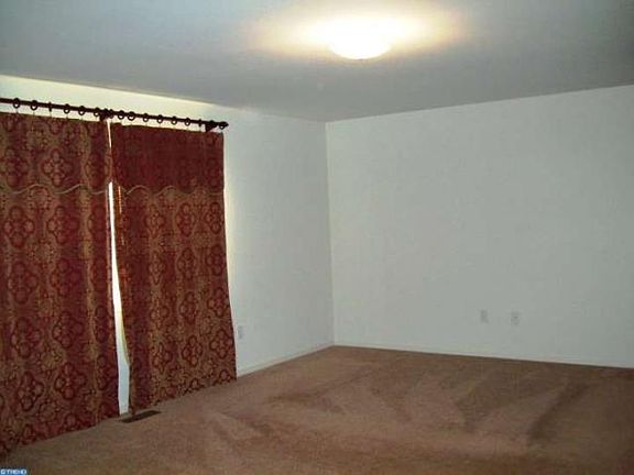 5th image of 633 W Pine St