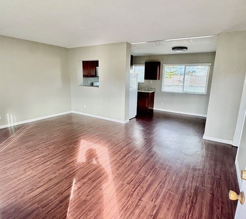 1st image of 4781 Seminole Dr APT 15