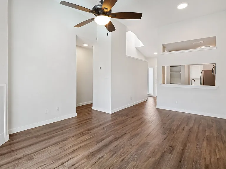 Courtyard Condos — Photo 45