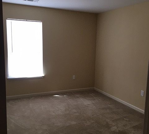 5th image of 1601 Moore Ave APT 203
