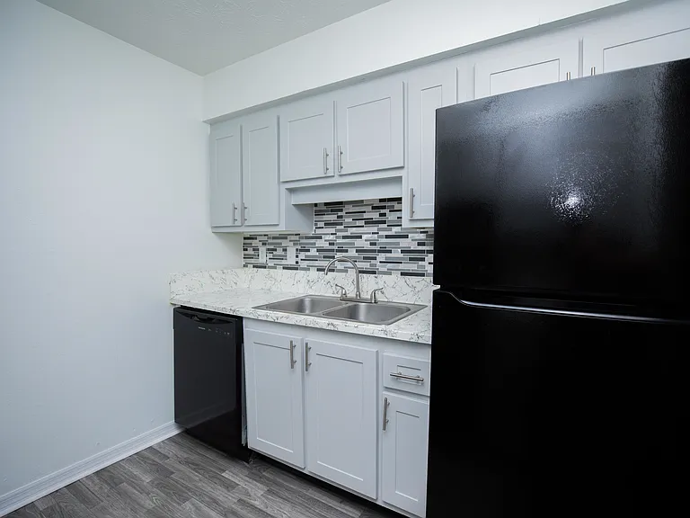 Oakview Landing Apartments — Photo 24