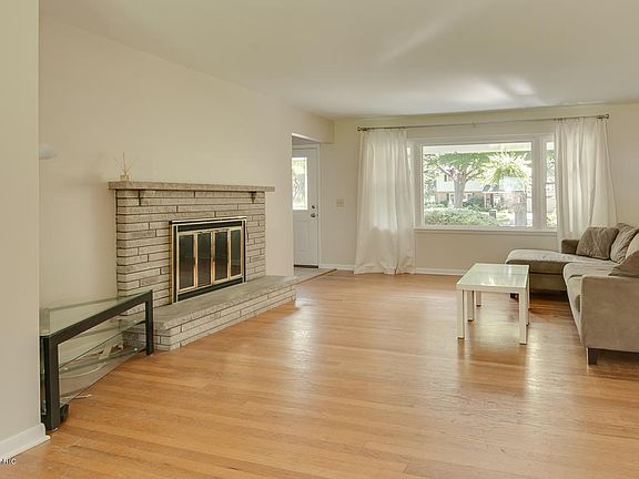 3rd image of 2710 Lomond Dr
