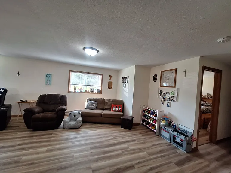 2406 Hill Ave — Photo 3