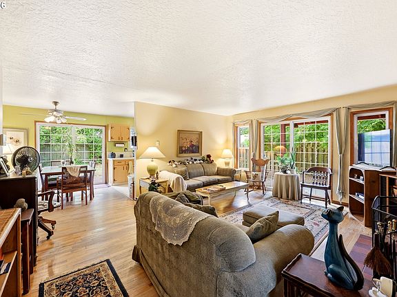 5th image of 1850 SE 157th Dr