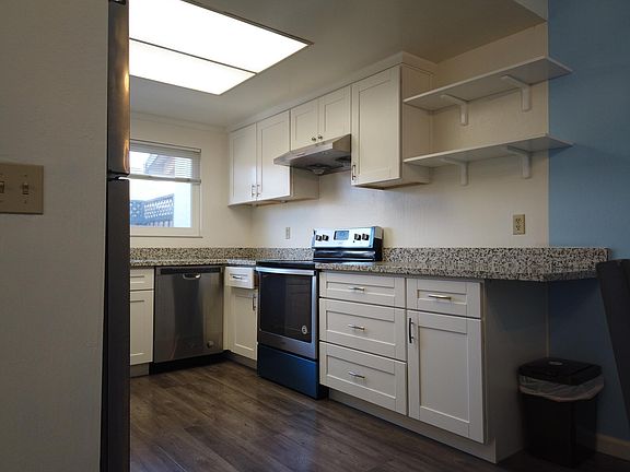 4th image of 1414 Pinehurst Sq