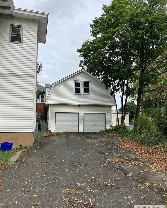 2nd image of 98 Main St