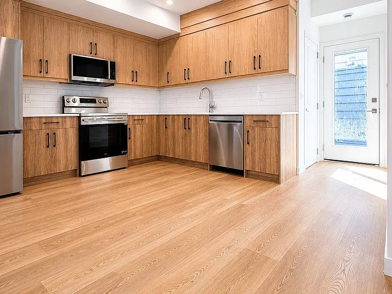 227 26th Ave NE #201 — Photo 4