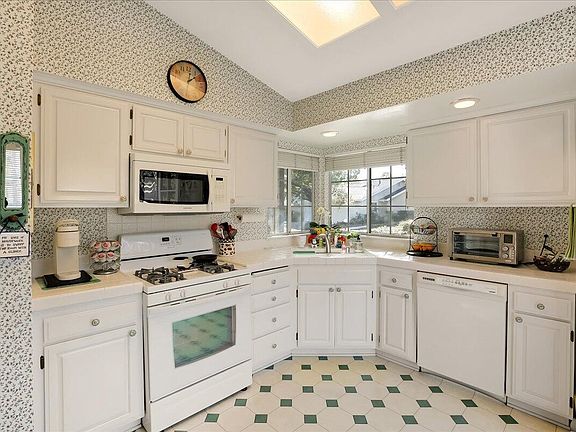 5th image of 5963 Village Terrace Dr
