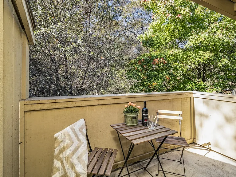 Cameron Oaks — Photo 10