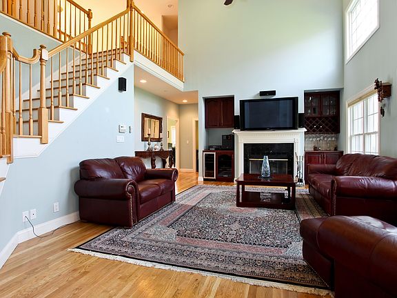 4th image of 50 Stonewall Cir