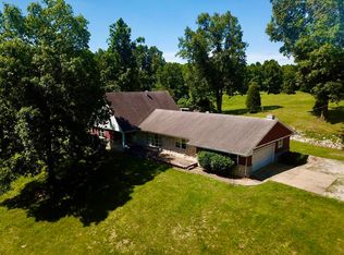 4296 Ronnie Lake Rd, Utica, KY 42376