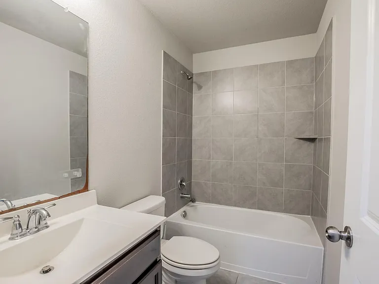 1407 Wheatland Terrance Ln — Photo 28