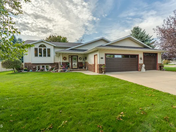 4717 Pintail Loop SE, Mandan, ND 58554