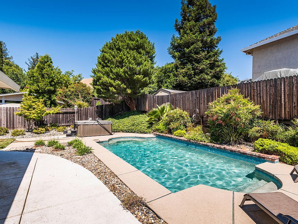 1st image of 3695 Mountain View Dr