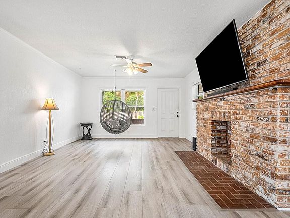 4th image of 3250 SW 12th Avenue