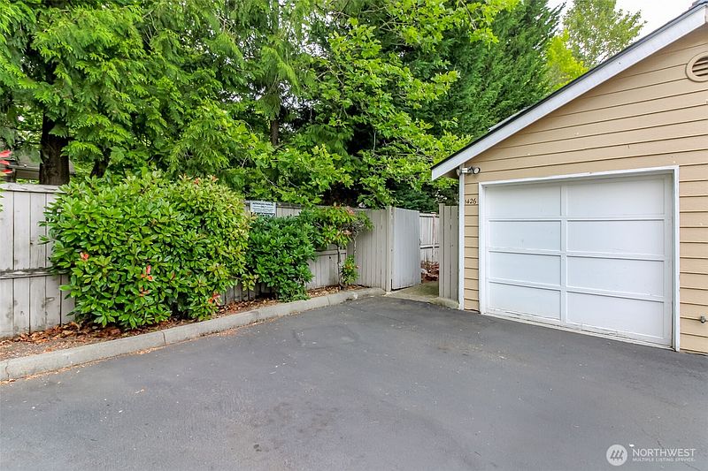 3rd image of 1426 S 308th Lane