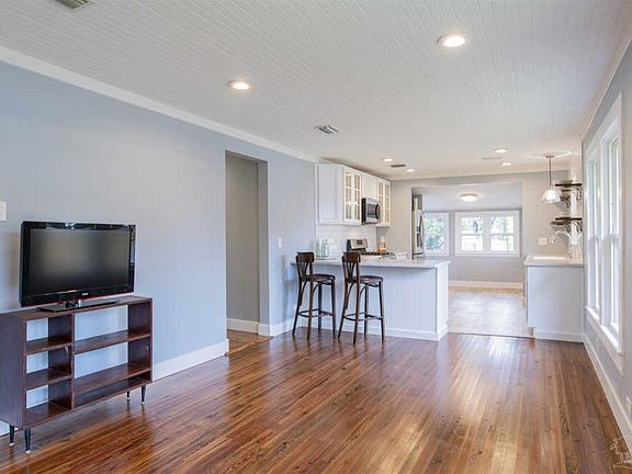 5th image of 3289 N 12th Ave