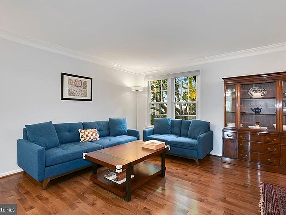 4th image of 3156 Borge St