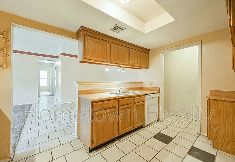 2000 Twisted Oak Cir — Photo 9