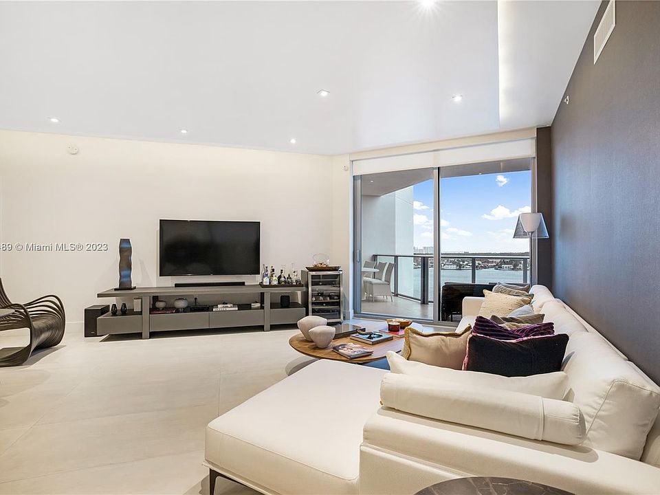 1st image of 17111 Biscayne Blvd Unit 1508