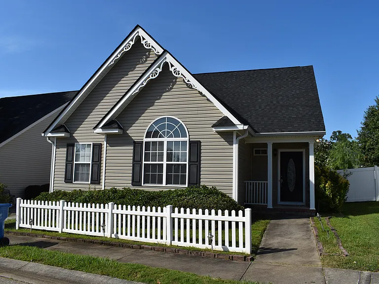 607 Dunloe Cir — Photo 1