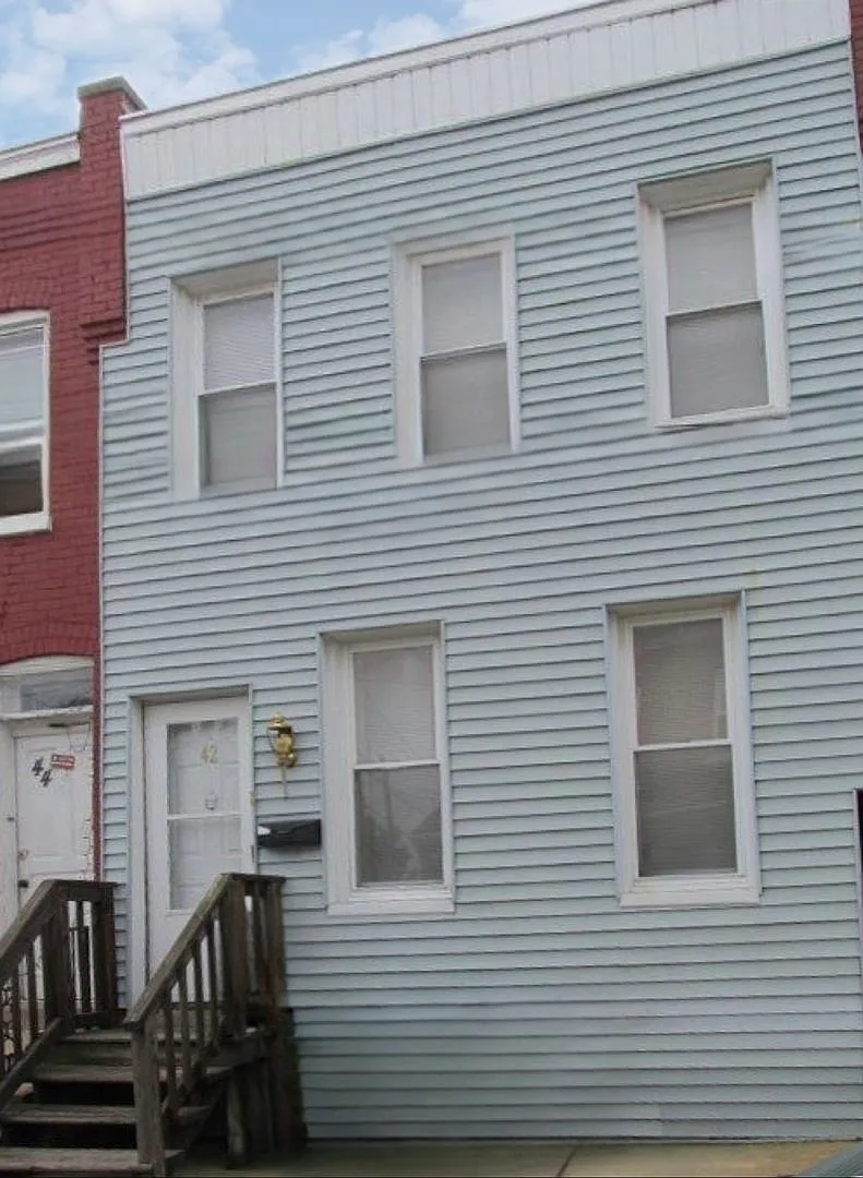 3 Bedroom Rowhome in North York — Photo 1