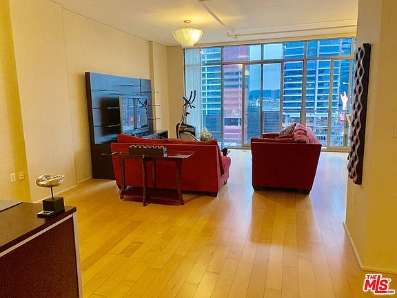 2nd image of 1100 S Hope St APT 1310