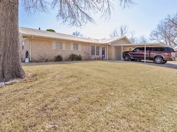 513 Patterson St, Bowie, TX 76230