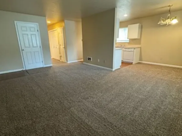 138 Crestview Ter, Cottage Grove, OR 97424