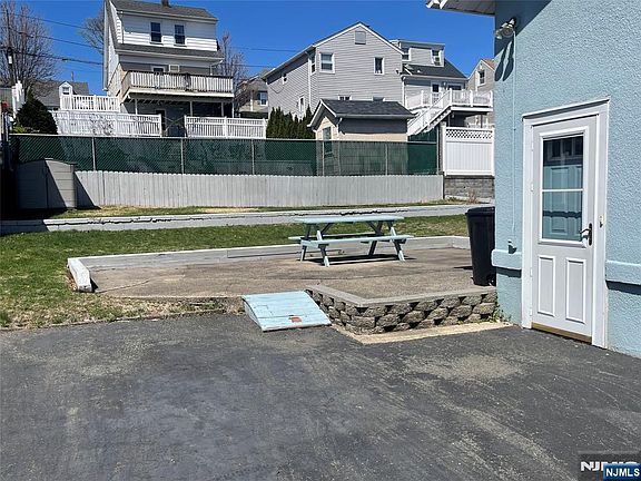 3rd image of 71 Madison St