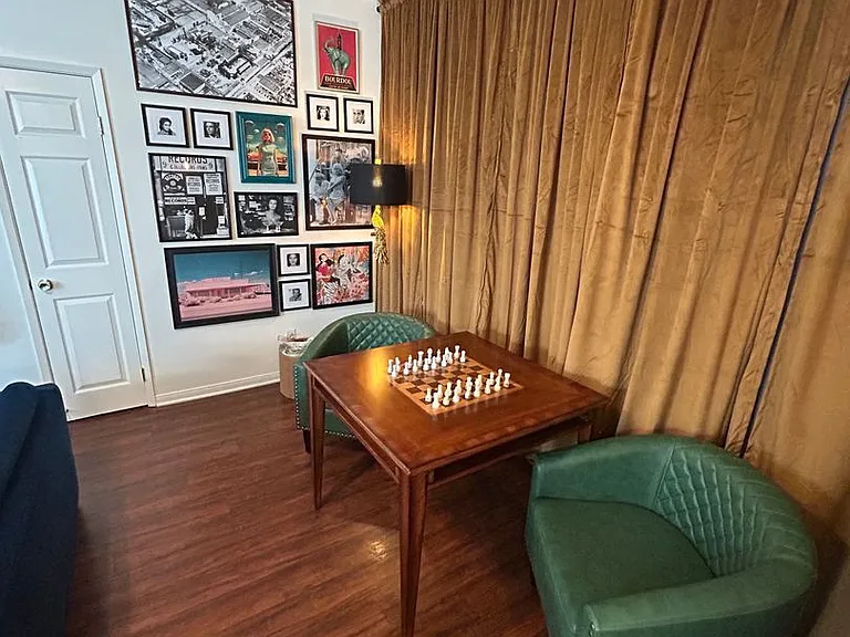 Garfield Avenue Apartments — Photo 7
