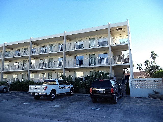 1st image of 123 E Amberjack St