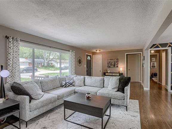 4th image of 10607 W 57th Ter