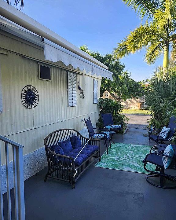 2nd image of 316 E Bougainvillea Dr