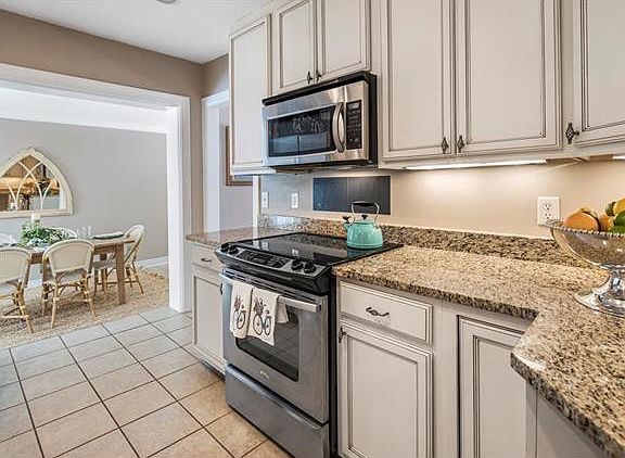 5th image of 634 Norfolk Dr