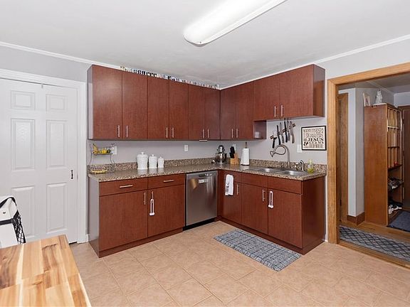 5th image of 1659 Holly Dr