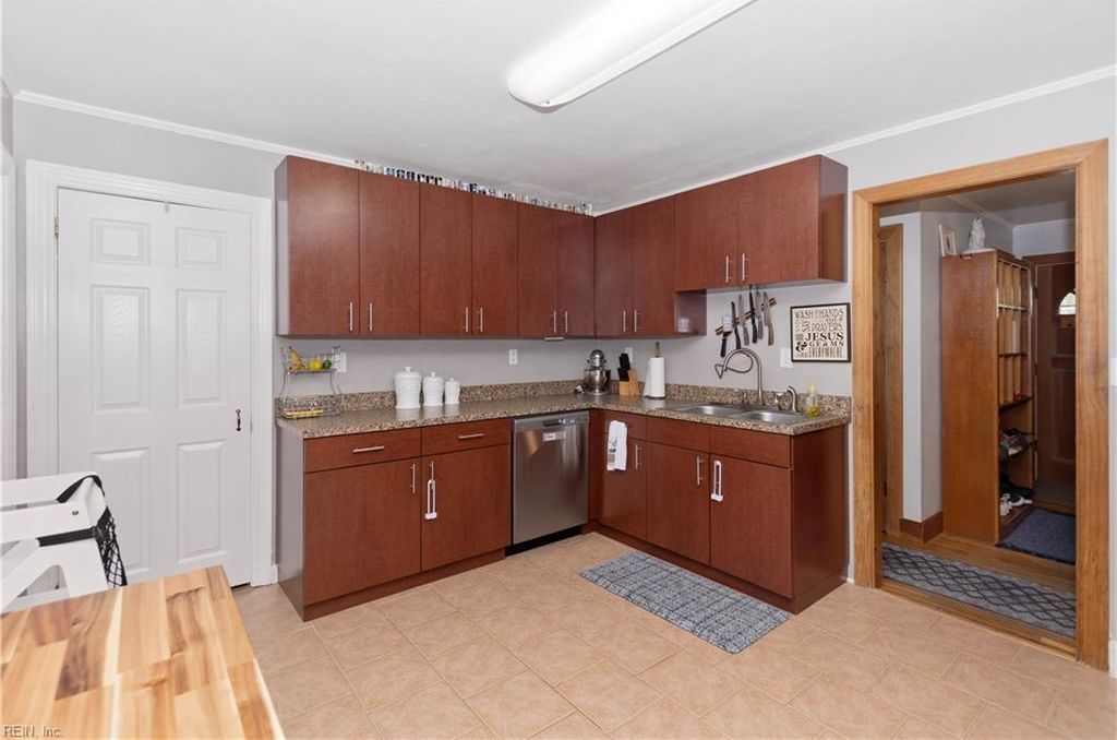 1659 Holly Dr, Gloucester Point, VA - View 5