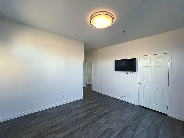 1533 Franklin Ln — Photo 28