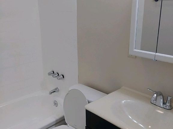 5th image of 1004 E Rosecrans Ave APT F
