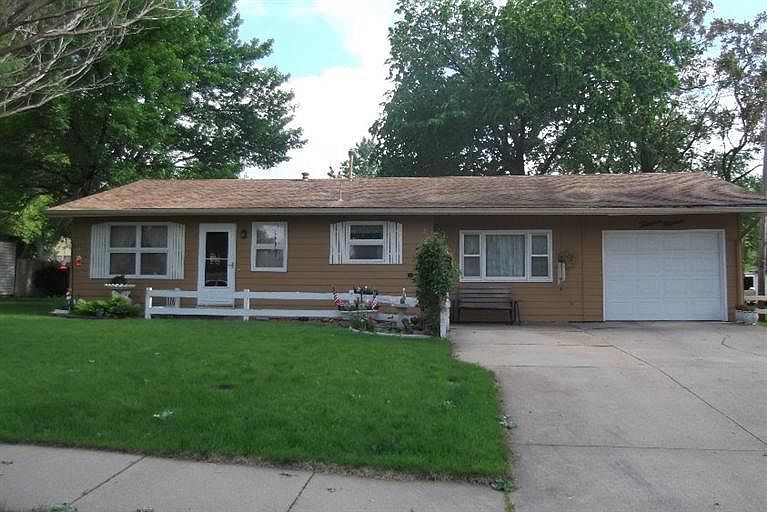 1315 May St Beatrice NE 68310 Zillow