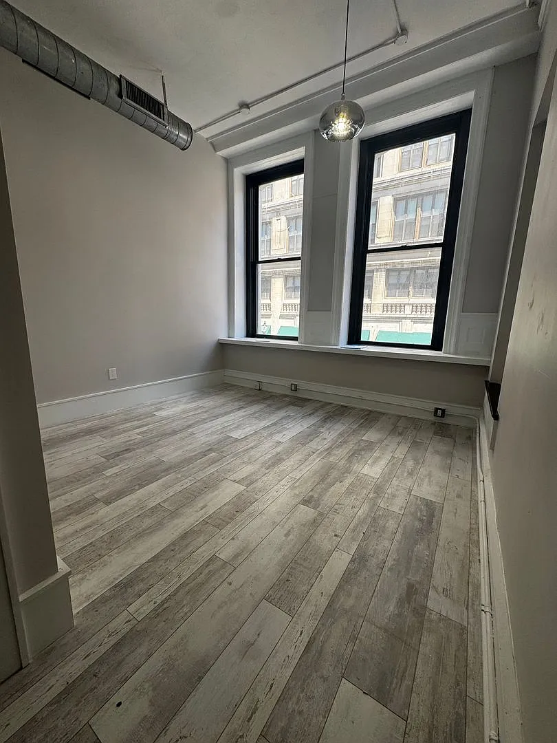 2 bed, 1.5 bath, $4,450 — Photo 2