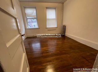 28 Grove St #5U, Boston, MA 02114