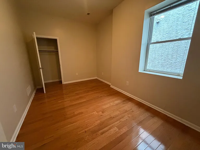 1625 W Diamond St — Photo 8