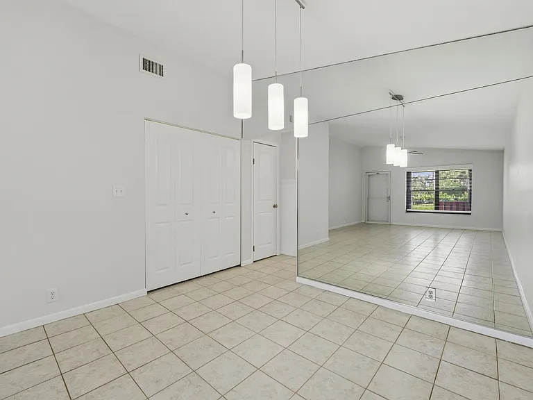 7916 SE Villa Cir — Photo 6